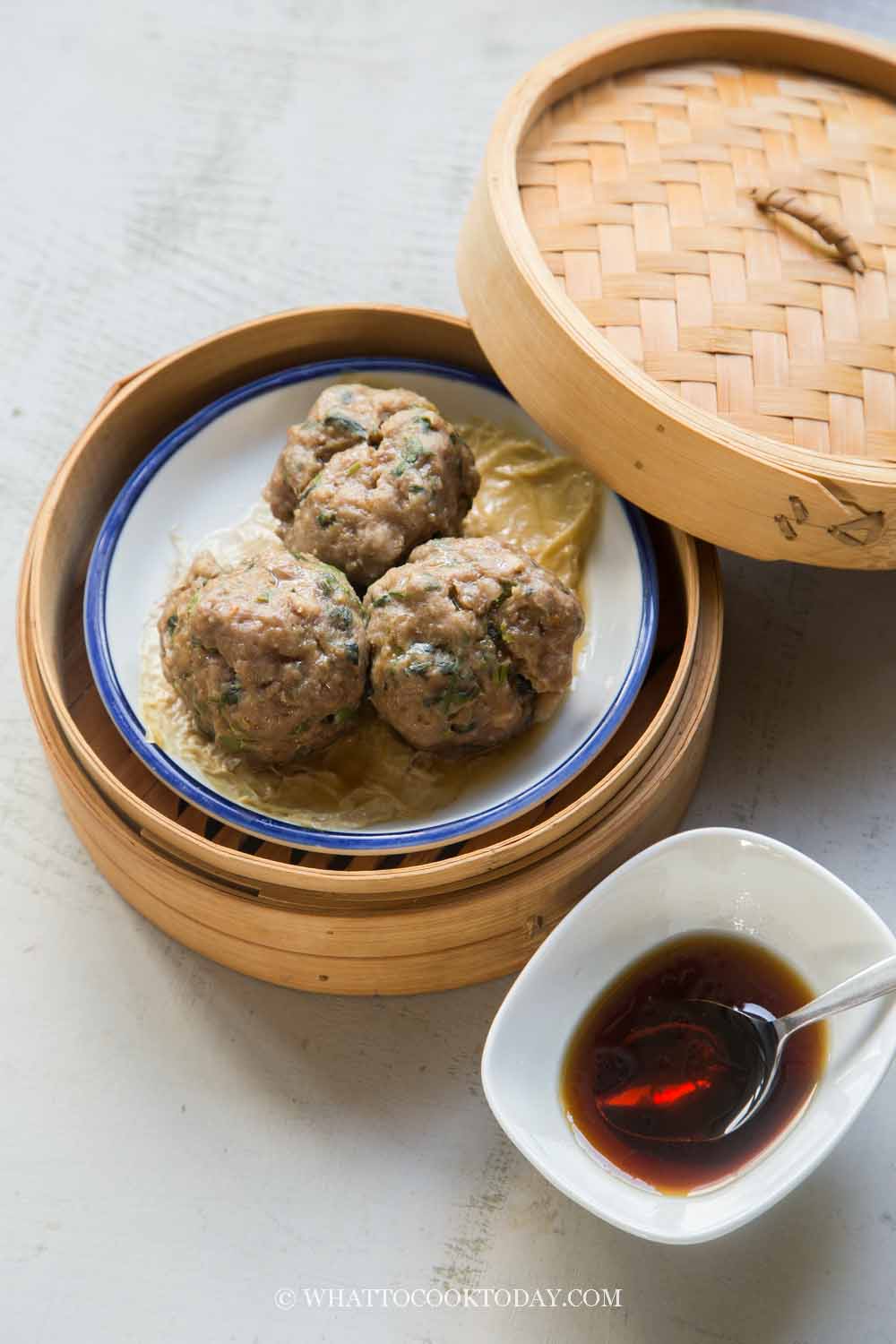 Cantonese Steamed Beef Meatballs (Ngao Yuk)