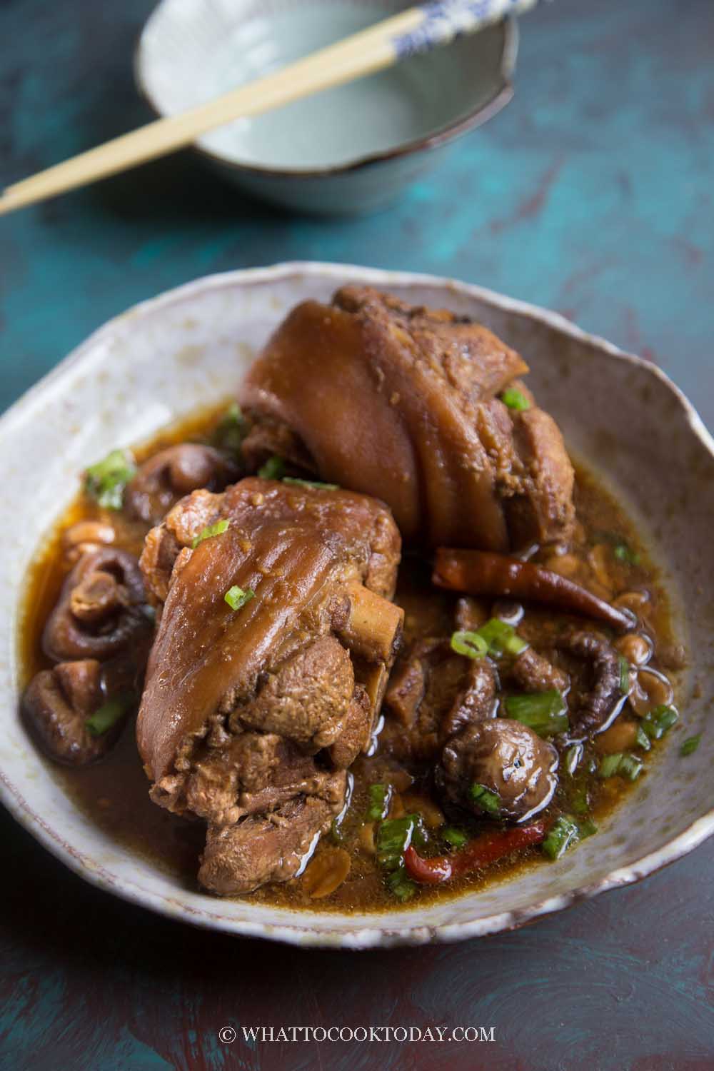 Chinese Braised Pork Hocks with Peanuts (Instant Pot)