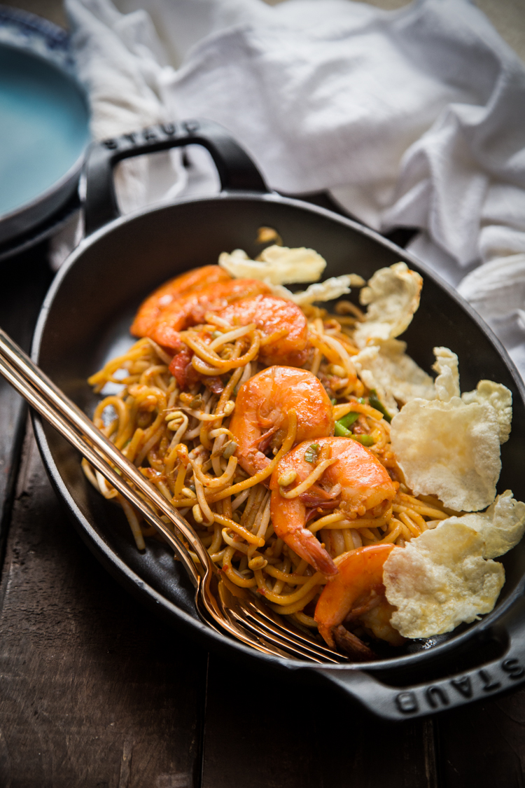 Aceh noodles (Mie Aceh).Easy one-pan stir-fried noodles