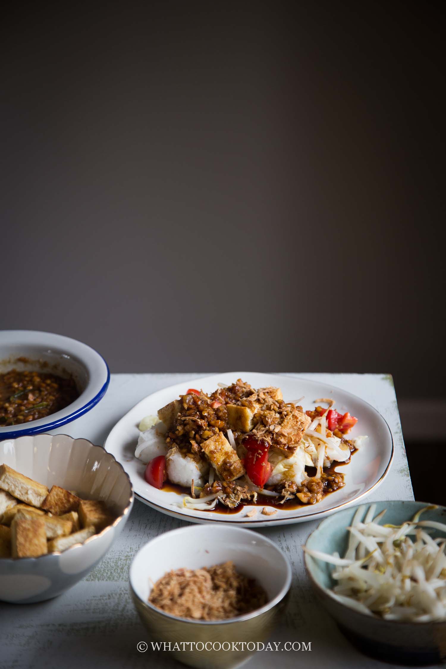 Tahu Goreng Kecap (Tofu with sweet soy sauce dressing)
